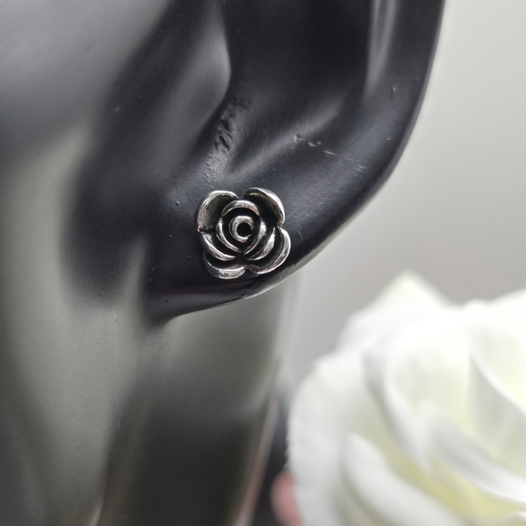 ❤️ MODERN ROSE STUD EARRINGS - Picture 7 of 10